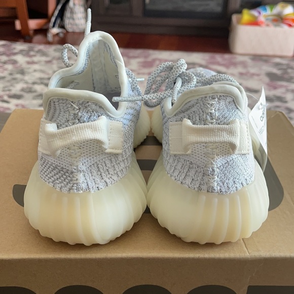 YEEZY Boost 350 V2 Static - Picture 2 of 3